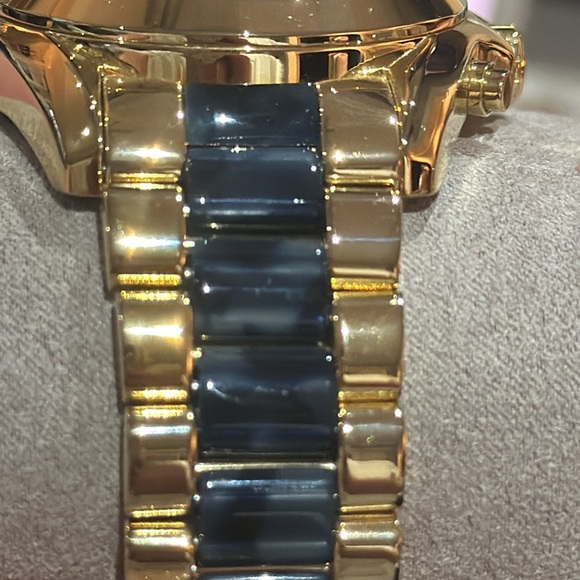 Authentic Michael Kors Bradshaw, Model MK 6268, Beautiful 2-Tone Chronograph - Picture 12 of 13